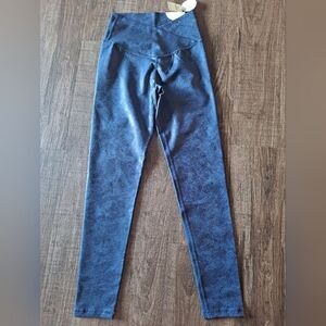 Offline by Aerie Crossover Crackle Faux Leather Leggings Blue - Size Med…